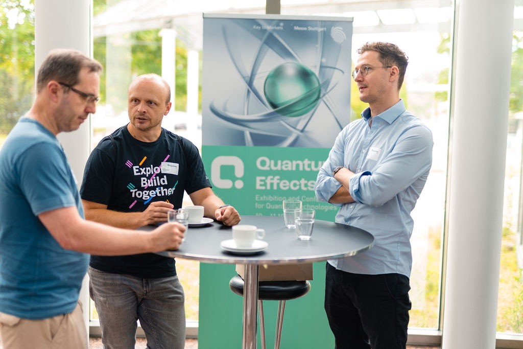 Drei Teilnehmer am ersten QuantumBW-Treffen zu Quantensoftware-Engineering