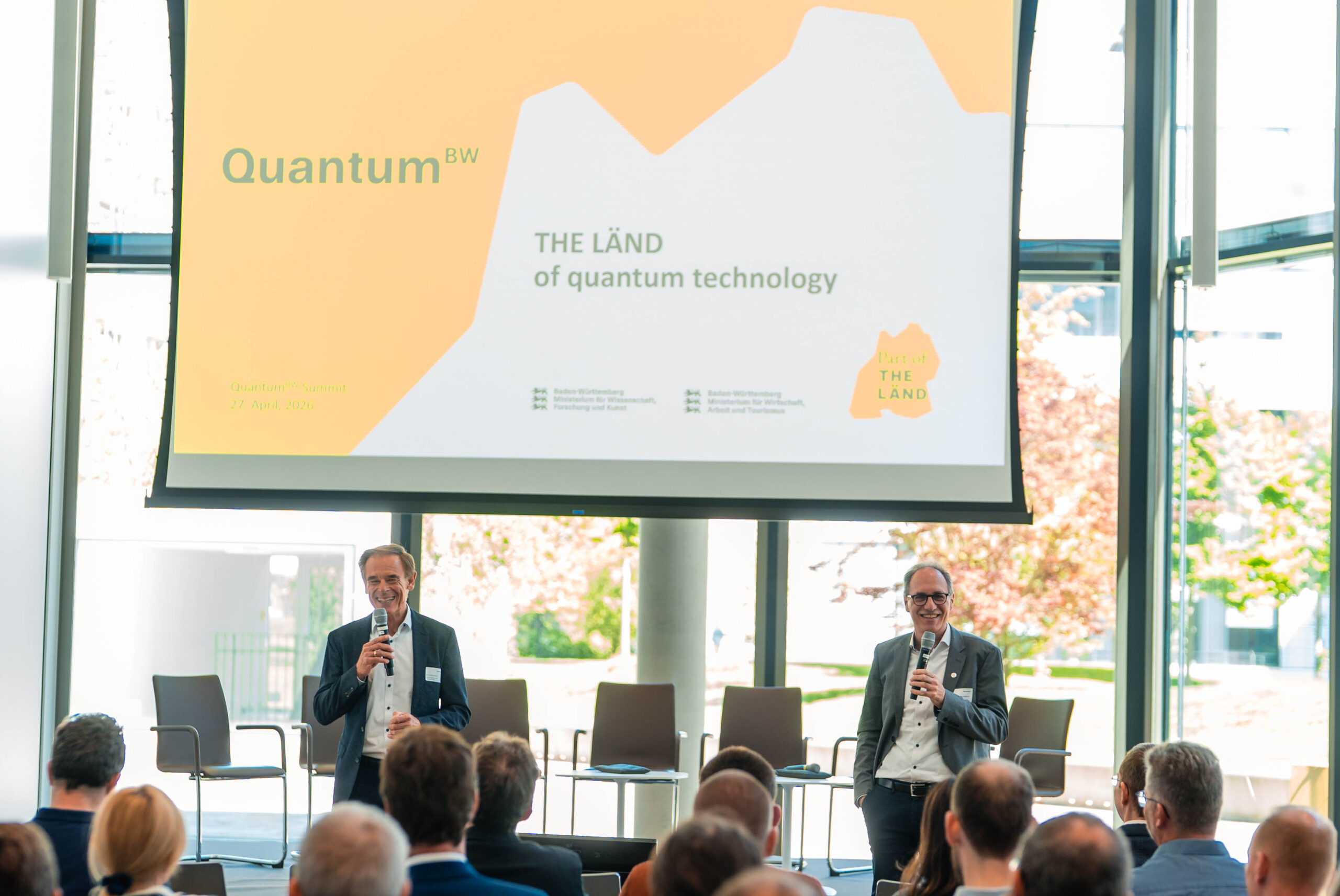 Die Sprecher von QuantumBW Dr. Volkmar Denner und Prof. Dr. Joachim Ankerhold begrüßen die Teilnehmenden